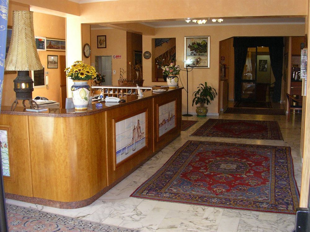 Hotel Malavoglia Aci Castello Eksteriør bilde